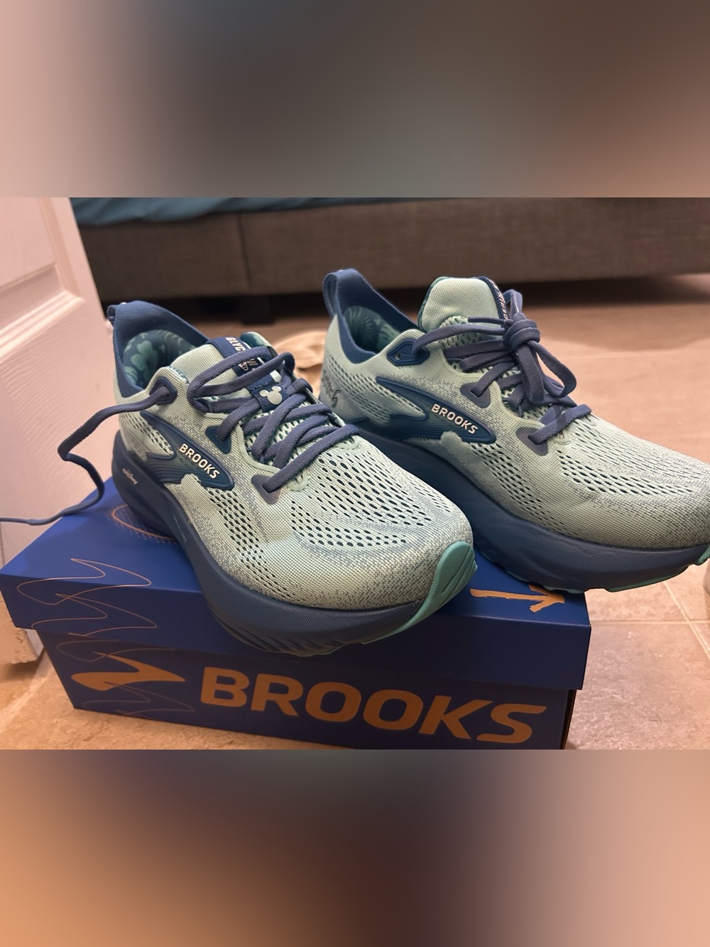Run Disney Stitch Glycerin 22 Brooks
